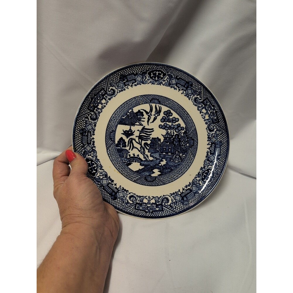 9.25 Luncheon Plate Blue Willow Pattern Unmarked Vintage